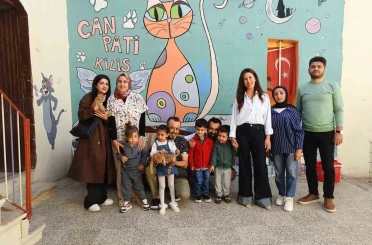 Otizmli çocuklar kedi evinde hayvan sevgisini öğrendi 