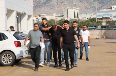 Oto galeriyi tarayan şüpheliler adliyeye sevk edildi 