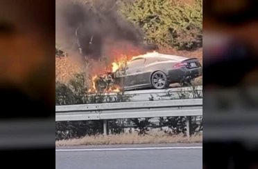 Otomobil alev alev yandı 