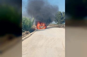 Otomobil alev alev yandı 