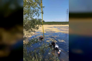 Otomobil göle düştü, sürücü kendi imkanlarıyla kurtuldu 