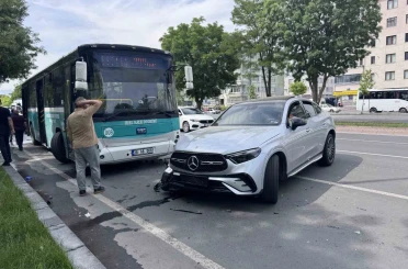 Otomobil halk otobüsü ile çarpıştı: 1 yaralı 