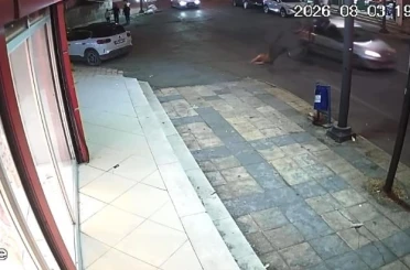 Otomobil ile bisikletin çarpıştığı kaza kamerada 