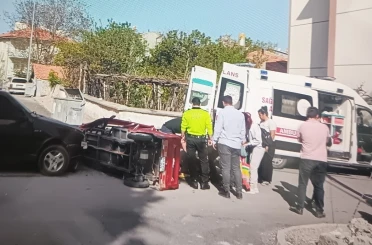 Otomobil ile elektrikli motosiklet çarpıştı: 2 yaralı