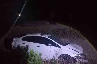 Otomobil su kanalına düştü: 1’i ağır 2 yaralı 