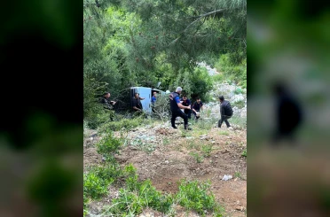 Otomobil uçuruma yuvarlandı: 1 yaralı 