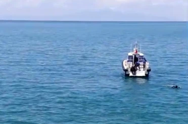 Otomobil Van Gölü’ne uçtu: Sürücü yaralı kurtarıldı 