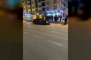 Otomobil, yayalara çarptı: 2 ağır yaralı 