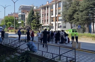 Otomobilin çarptığı 84 yaşındaki elektrikli bisiklet sürücüsü ağır yaralandı 