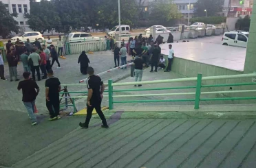 Otomobilin çarptığı çocuk öldü, durumunu öğrenmek için hastaneye giden sürücü darp edildi 