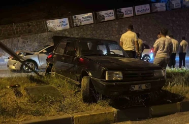 Otomobille çarpışan araç metrelerce sürüklendi 