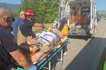 Otomobiller kafa kafaya çarpıştı: 4 yaralı 