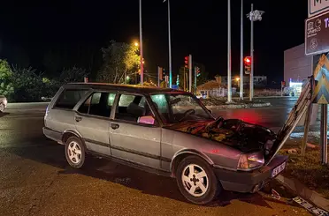 Otomobiller kavşakta çarpıştı: 1 yaralı
