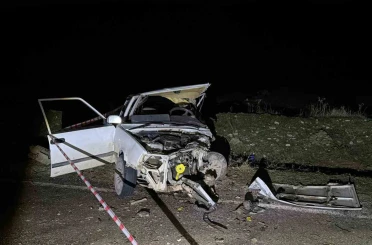 Otomobillerin kafa kafaya çarpıştığı kazada 1 kişi öldü, 1 kişi yaralandı 