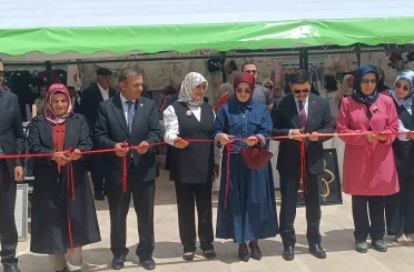 Özalp Halk Eğitim Merkezi Müdürlüğünün yılsonu sergisi yoğun ilgi gördü 