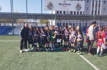 Özalplı kız futbol takımı il birincisi oldu 
