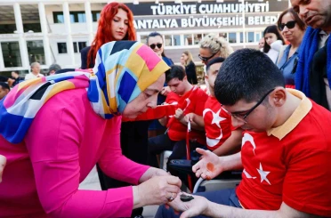 Özel bireyler bir günlüğüne asker oldu 
