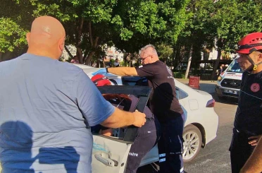 Özel halk otobüsü ile iki otomobilin karıştığı kazada yaralanan olmadı 