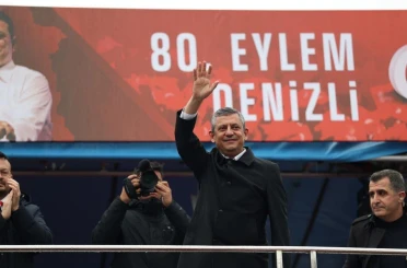 Özgür Özel: "Seçim sath-ı mailindeyiz, kapı kapı gezmeye var mısınız?"