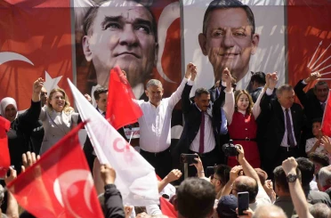 Özgür Özel Tekke’de konuştu 