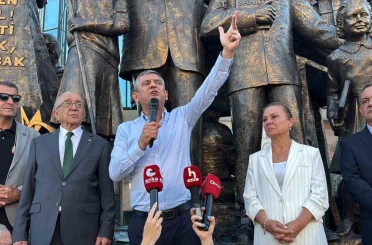 Özgür Özel’den ’dini değerleri aşağılayan’ Deniz Göktaş’a destek 