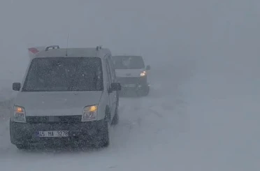 Palandöken Geçidi’nde 3 saat mahsur kaldılar 