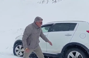 Palandöken geçidinde kar ve tipi etkili oluyor 