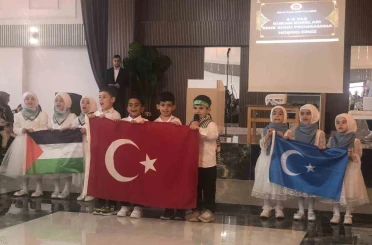 Palu’da Kur’an kursu öğrencilerinin mezuniyet sevinci 