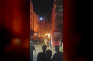 Park halindeki minibüs alevlere teslim oldu 