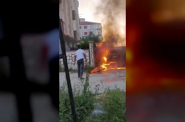 Park halindeki otomobil alev topuna döndü 