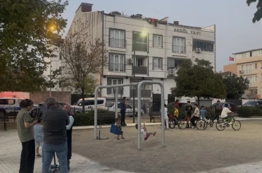 Parkta oyun oynayan çocuğa yorgun mermi isabet etti 