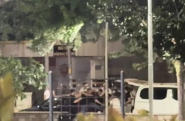 Parkta tekme tokatlar havada uçuştu 