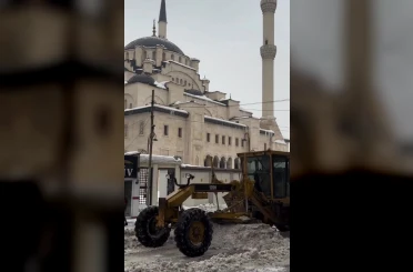 Patnos’ta kar temizleme çalışması aralıksız sürdürülüyor 