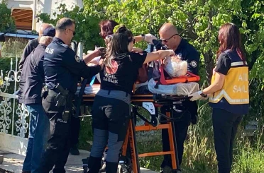Perde takarken düşen yaşlı kadın hastanelik oldu 
