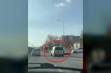 Peş peşe makas attı, trafiği tehlikeye düşürdü 