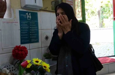 Pide yemeye gelip salondaki mezarlık başında dua ederek ayrılıyorlar 
