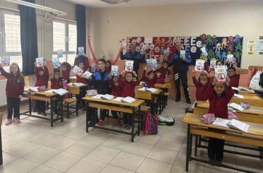 Polis ekipleri, anaokulu ve ilkokulu öğrencilerine eğtim verdi 