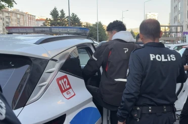 Polis ekipleri kız arkadaşına zarar vereceği iddia edilen şahsı yakaladı 