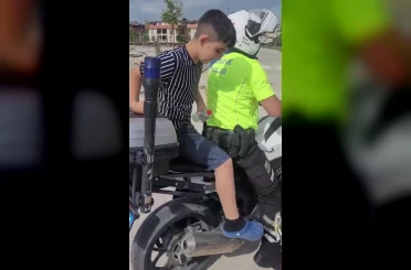 Polis ekipleri öğrenciyi sınava yetiştirmek için zamanla yarıştı 