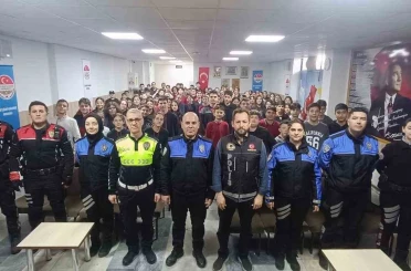 Polis ekiplerinden ortaokul öğrencilerine yönelik eğitim 