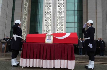 Polis memuru dualarla uğurlandı 