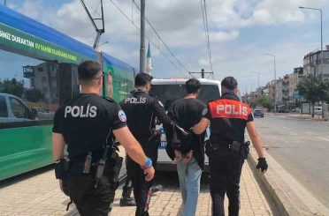 Polisi görünce kaçmak istedi, 34 dosyadan 23 yıl hapis cezası ile arandığı ortaya çıktı 