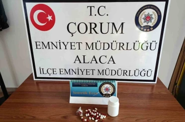 Polisin durdurduğu araçtan sentetik ecza hapı çıktı: 1 gözaltı 