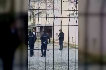 Polisten kaçan şahıs, tabancasını okul bahçesine attı 