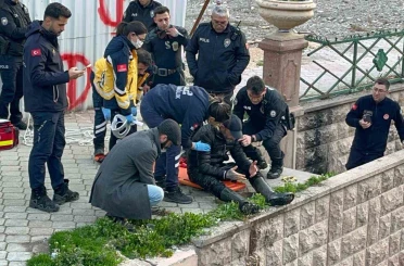 Porsuk Çayı’na düşen şahıs sarkıtılan iple çıkarıldı 