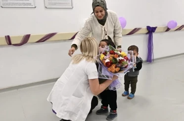 Prematüre doğan Oğuzhan’dan hayatını kurtaran doktora ziyaret 