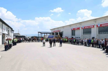 Pursaklar Belediye Başkanı Çetin, belediye personeliyle bayramlaştı 