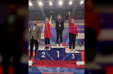 Pursaklar Belediyespor sporcusu Zümra Yurtseven, U15 Türkiye Halter Şampiyonası’nda şampiyonu oldu 