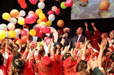 Pursaklar’da alkışlar minik mezunlar için 