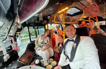 Rize’de gelin damat şehir içi minibüsle düğün salonuna gitti
